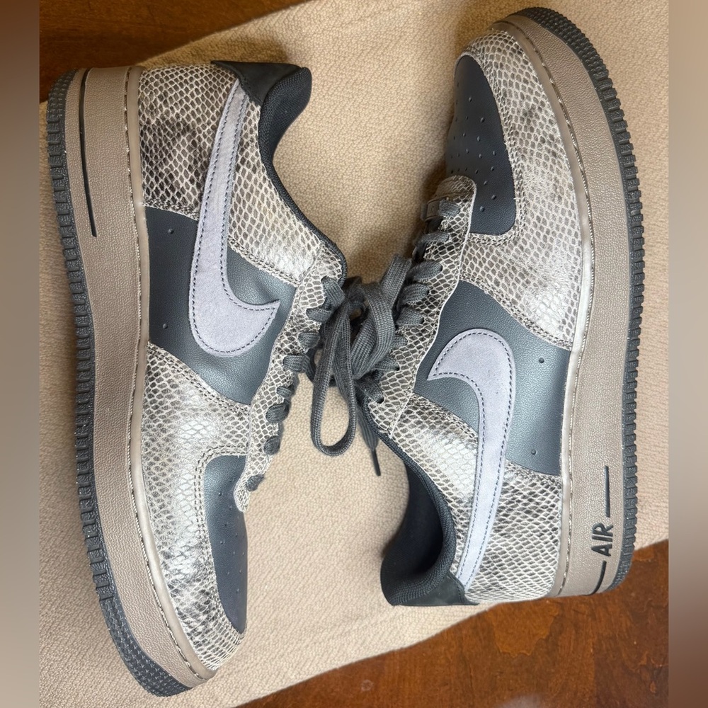 Nike Air Force 1 Snakeskin Edition
Men’s 10 - Picture 6 of 9
